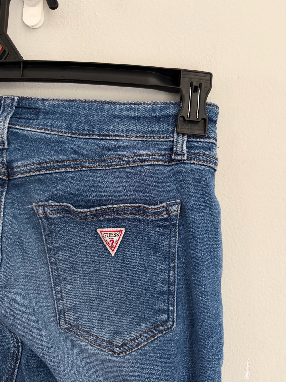 Guess Women’s Mid Rise Bootcut Stretch Jeans Blue Size 27 Waist - Picture 4 of 9